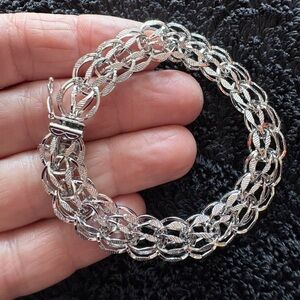 Sterling Silver (G2 Brand) Women's Bracelet.
Brand new
Never worn.
15.3grams.